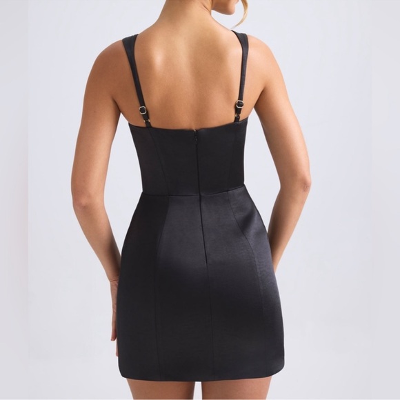 Oh Polly INANNA
Sweetheart-Neck A-Line Mini Dress in Black - Picture 6 of 7